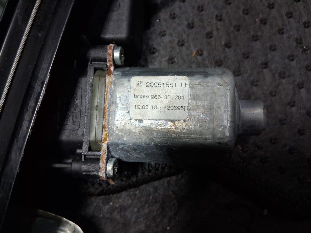 2018 VAUXHALL ZAFIRA C NSF PASSENGER SIDE FRONT WINDOW MOTOR REGULATOR 2095158