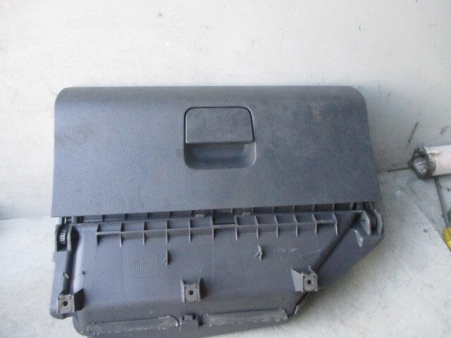 2005 VOLKSWAGEN POLO DASHBOARD STORAGE COMPARTMENT GLOVEBOX 6Q2857101