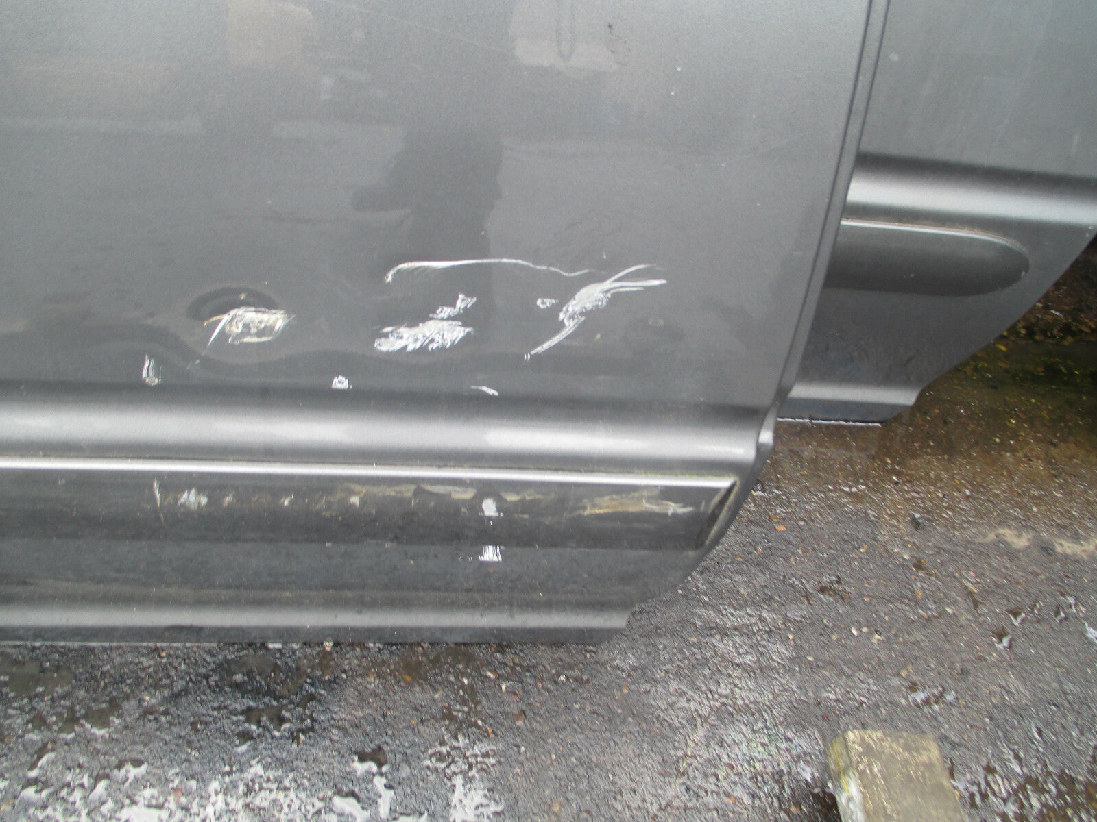 FORD EXPLORER 2000 OSR DRIVER SIDE REAR COMPLETE DOOR PLATINUM METALLIC