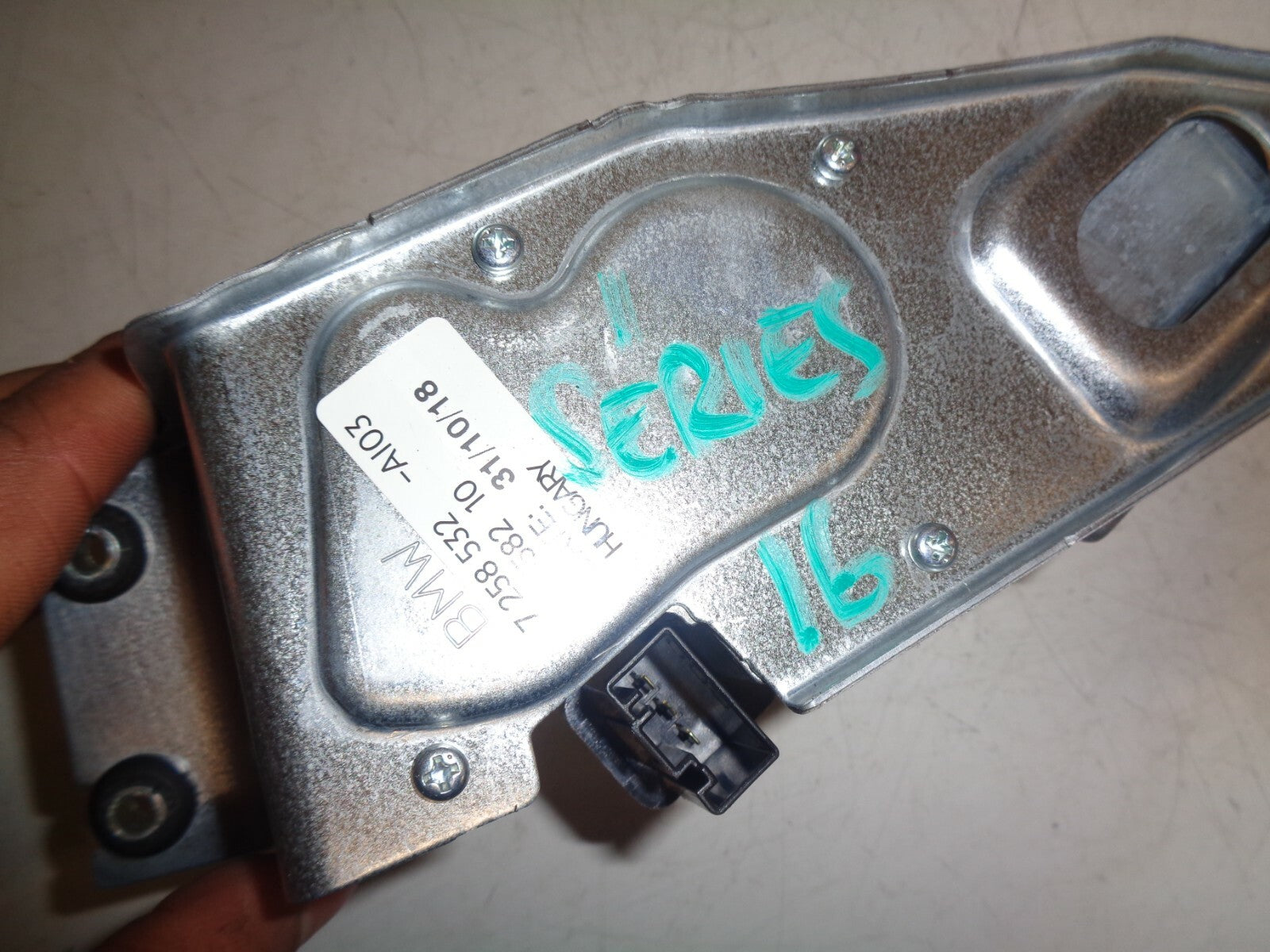 BMW 1 SERIES 2016 F20 F21 REAR WINDSCREEN WIPER MOTOR 7258532