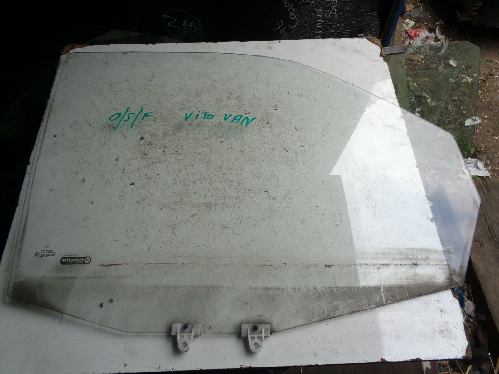 MERCEDES BENZ VITO VAN 2001 FRONT OS DRIVER SIDE DOOR  GLASS