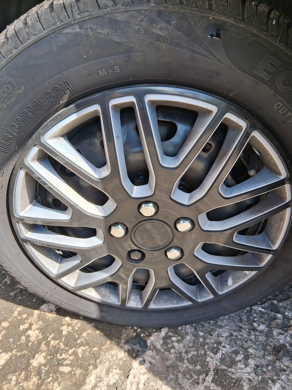 2011 VW VOLKSWAGEN FOX 3 DOOR 14 INCH ALLOY WHEEL WITH TYRE 185/60R14