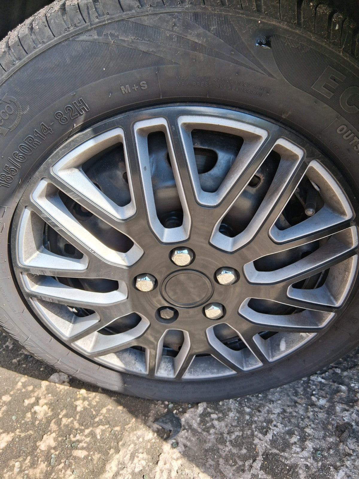 2011 VW VOLKSWAGEN FOX 3 DOOR 14 INCH ALLOY WHEEL WITH TYRE 185/60R14