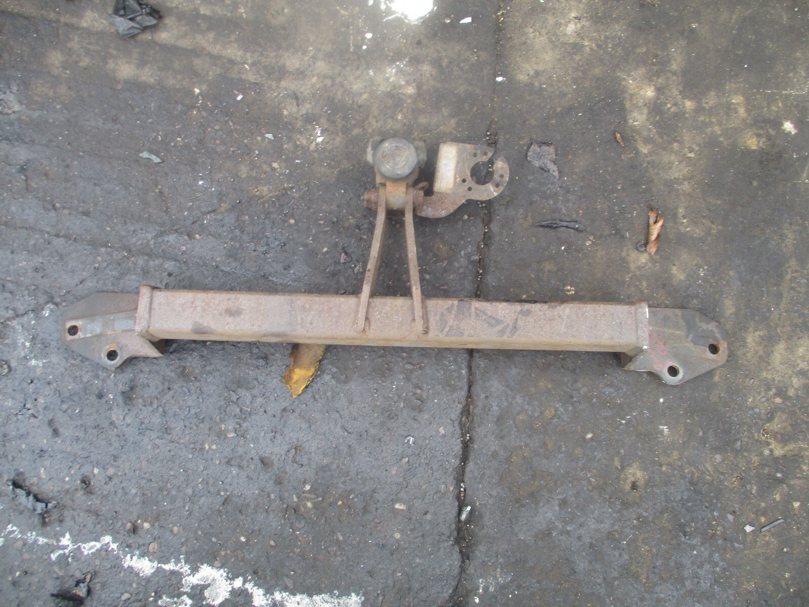 BMW 3 SERIES E46 2002 REAR METAL TOW BAR