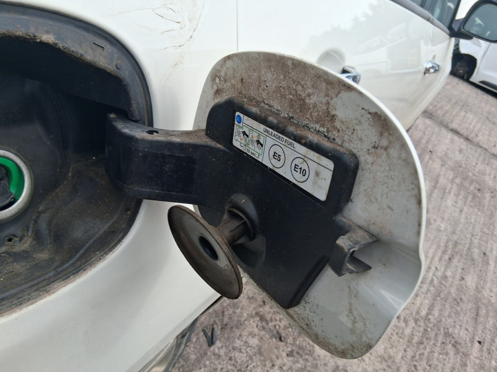 2019 FIAT 500L HATCHBACK FUEL FILLER FLAP WHITE BIANCO GELATO 934/A