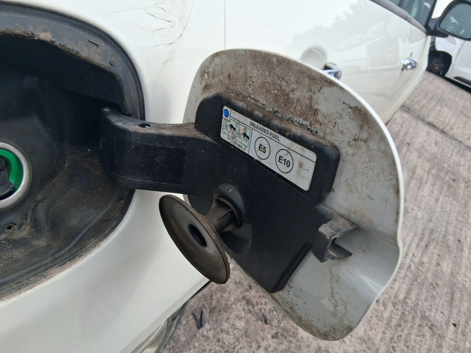 2019 FIAT 500L HATCHBACK FUEL FILLER FLAP WHITE BIANCO GELATO 934/A