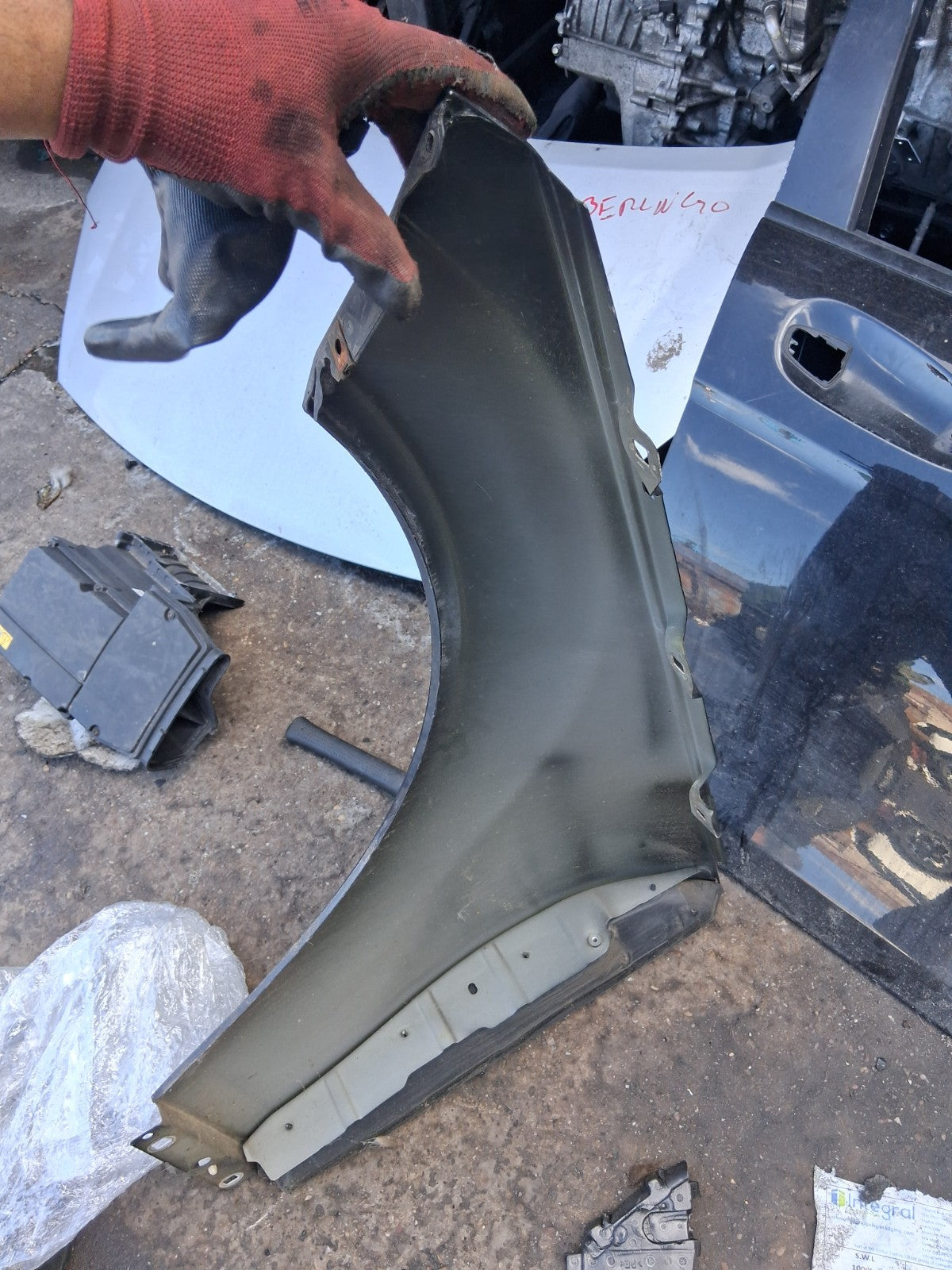 MERCEDES BENZ C CLASS 2009 W204 OSF DRIVER SIDE FRONT WING PANEL BLACK 197