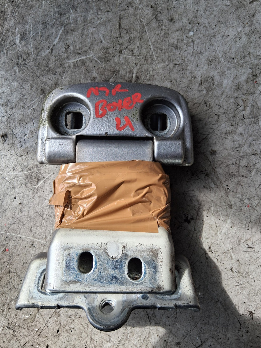 2021 PEUGEOT BOXER MK3 NSR PASSENGER SIDE REAR LEFT DOOR PAIR OF HINGES A048903