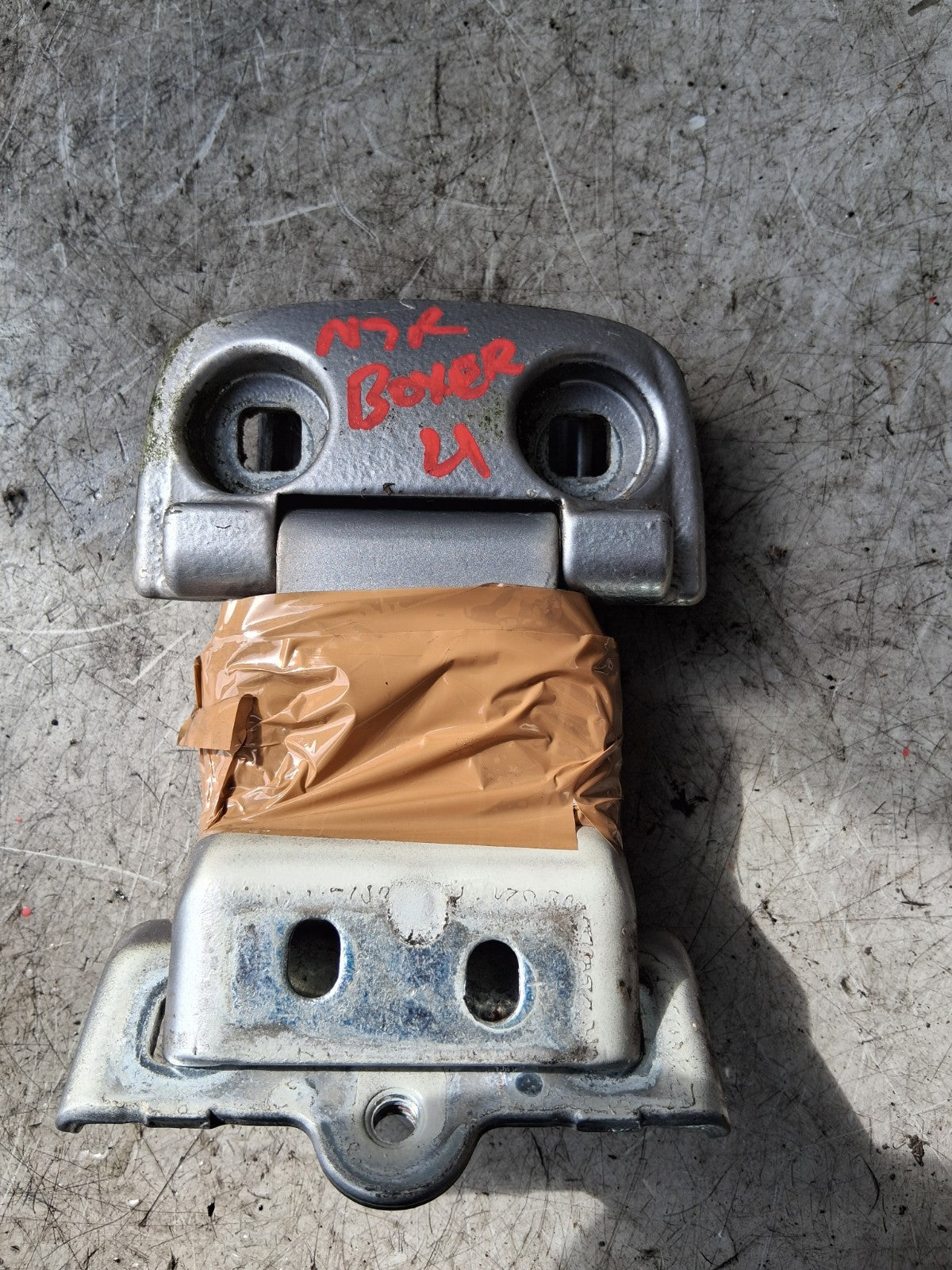 2021 PEUGEOT BOXER MK3 NSR PASSENGER SIDE REAR LEFT DOOR PAIR OF HINGES A048903
