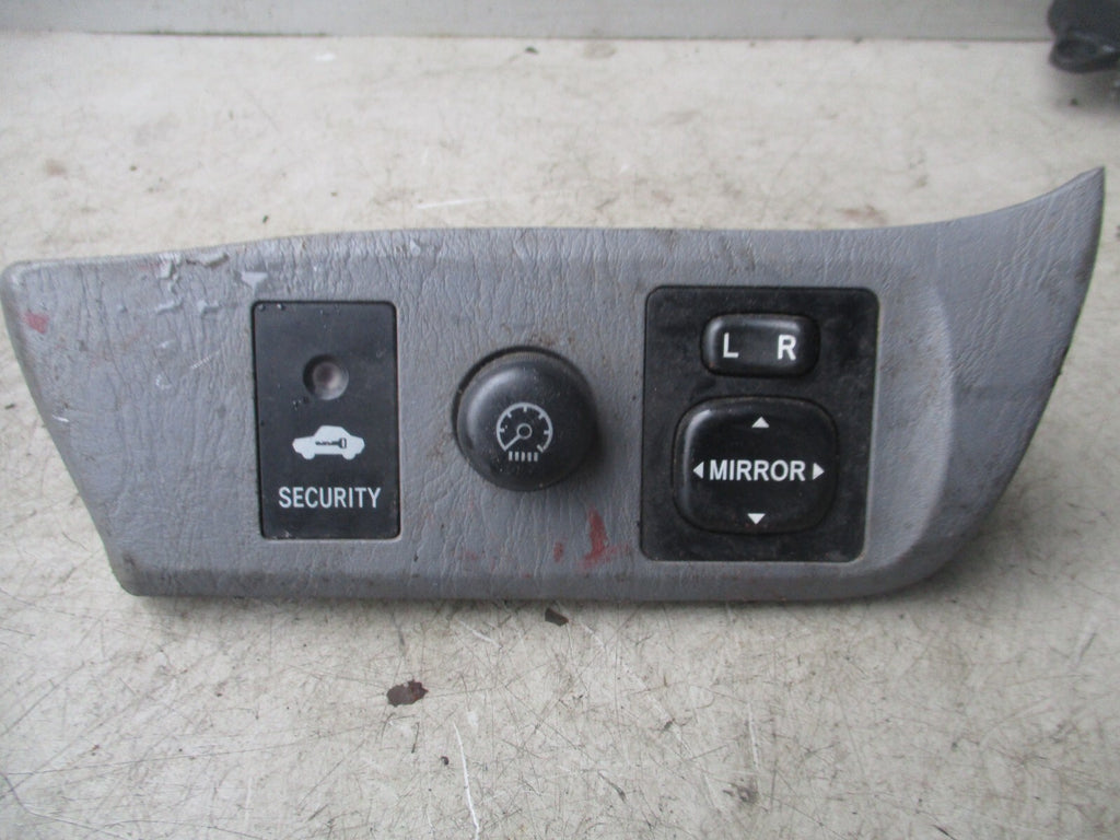 TOYOTA RAV 4 2003 WING MIRROR CONTROL SWITCH BUTTON