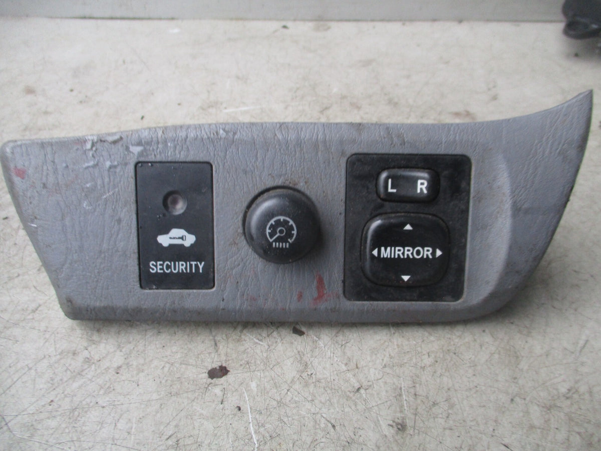 TOYOTA RAV 4 2003 WING MIRROR CONTROL SWITCH BUTTON