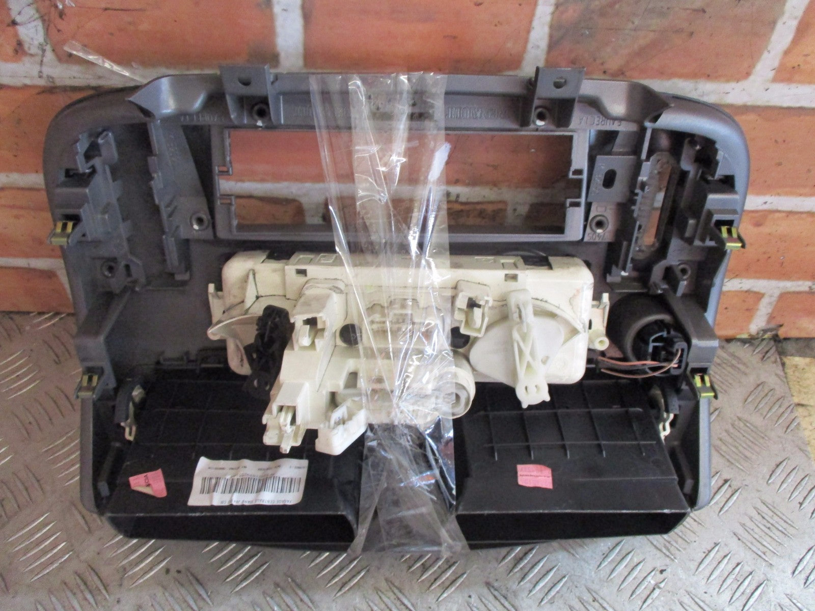 RENAULT MEGANE SCENIC MK2 2004 1.6 GENUINE HEATER CONTROL & SURROUND 69427013
