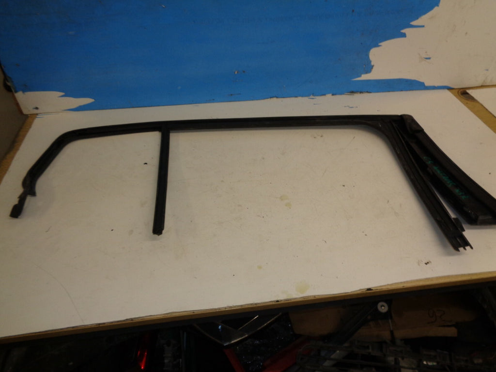 CITROEN C5 AIRCROSS 2019 NSR PASSENGER REAR DOOR GLASS FRAME