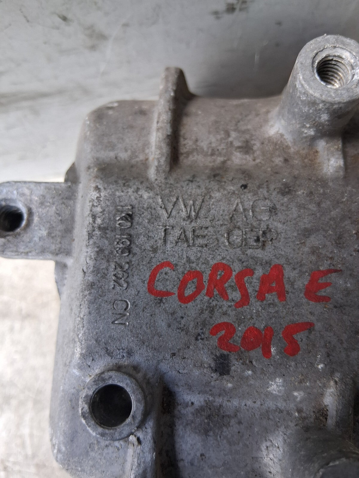 2015 VAUXHALL CORSA E OS DRIVER SIDE RIGHT ENGINE MOUNT 1K0199262