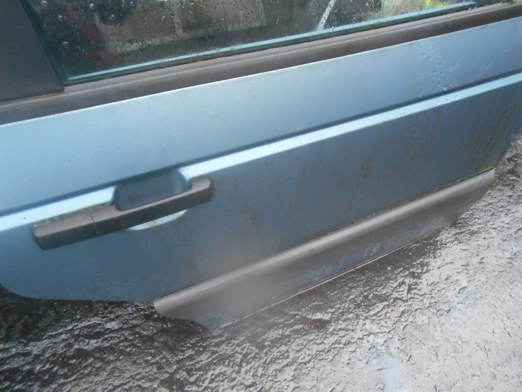 VOLKSWAGEN VW PASSAT B3 (MK3) 1990 OSR DRIVER SIDE REAR COMPLETE DOOR BLUE
