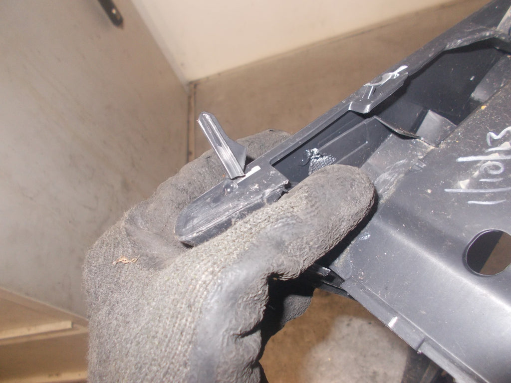 VW VOLKSWAGEN POLO 6R MK5 GEAR STICK SURROUND TRIM 6R2863680