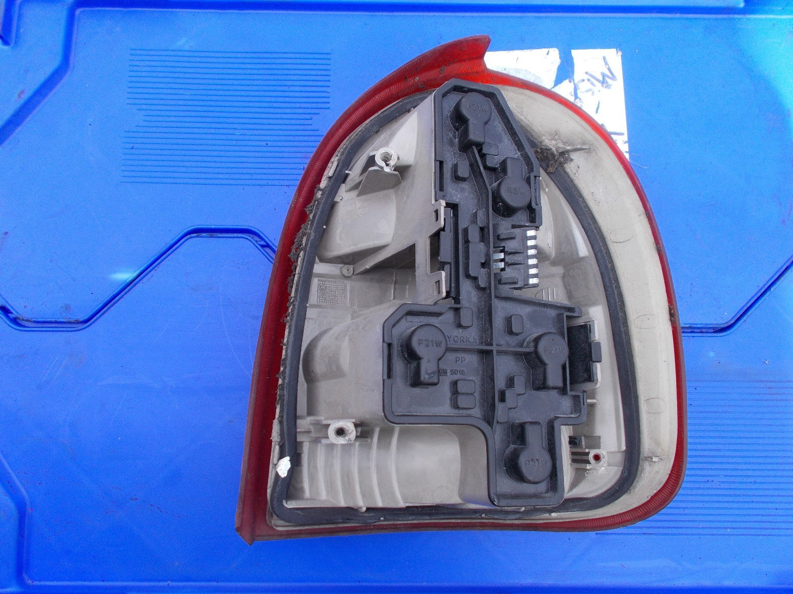 2000 VAUXHALL CORSA B OSR DRIVERS SIDE REAR LIGHT TAILLIGHT