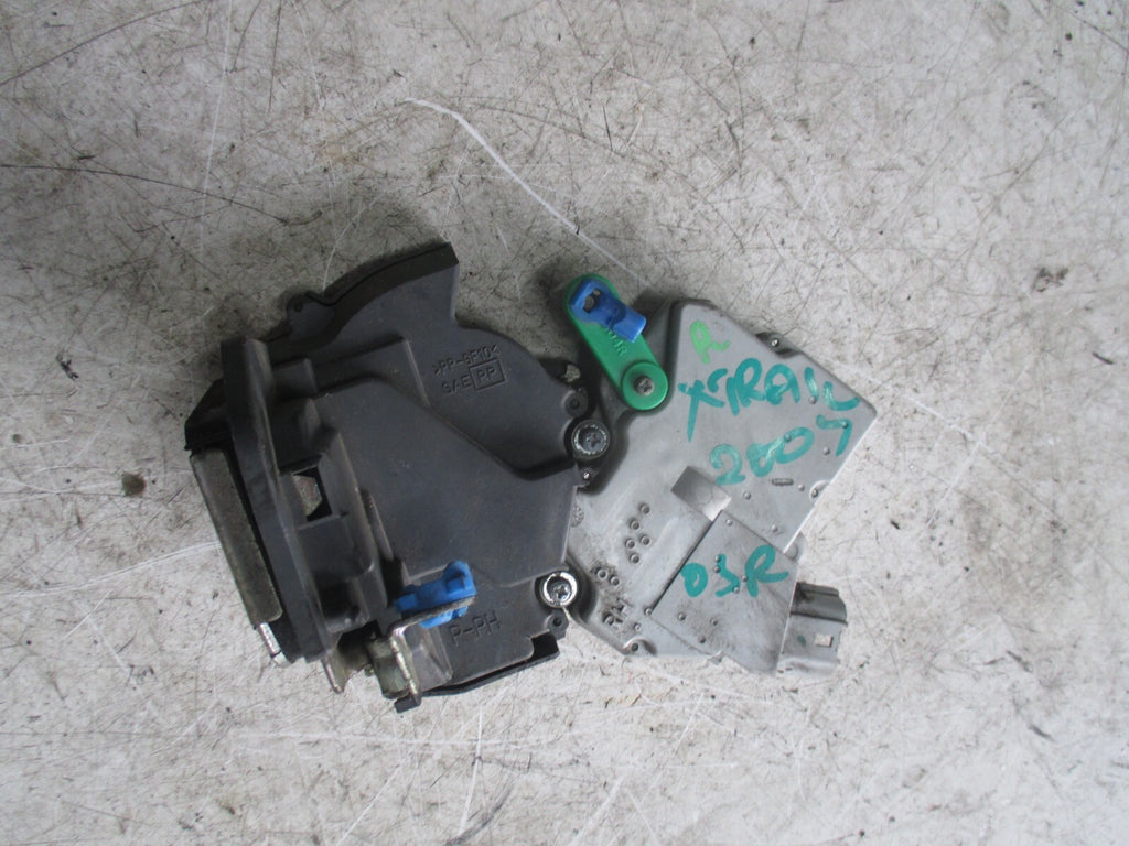 NISSAN X TRAIL T30 2007 RIGHT REAR DOOR LOCK 825528H71B ATD