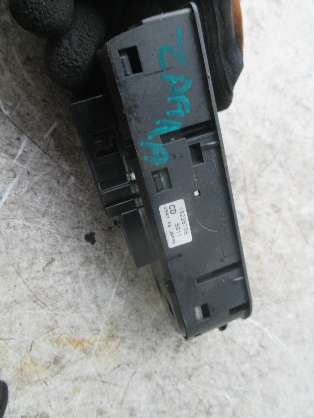 VAUXHALL ZAFIRA B ASTRA H 2007 OSF DRIVER SIDE FRONT DOOR WINDOW SWITCH 13228706