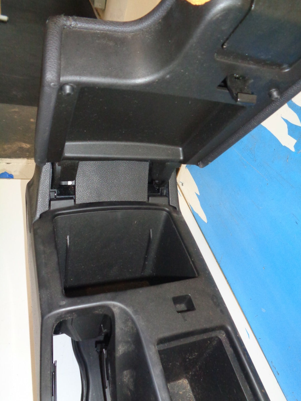 JAGUAR XF 3.0 D 2010 CENTRE CONSOLE WITH ARMREST