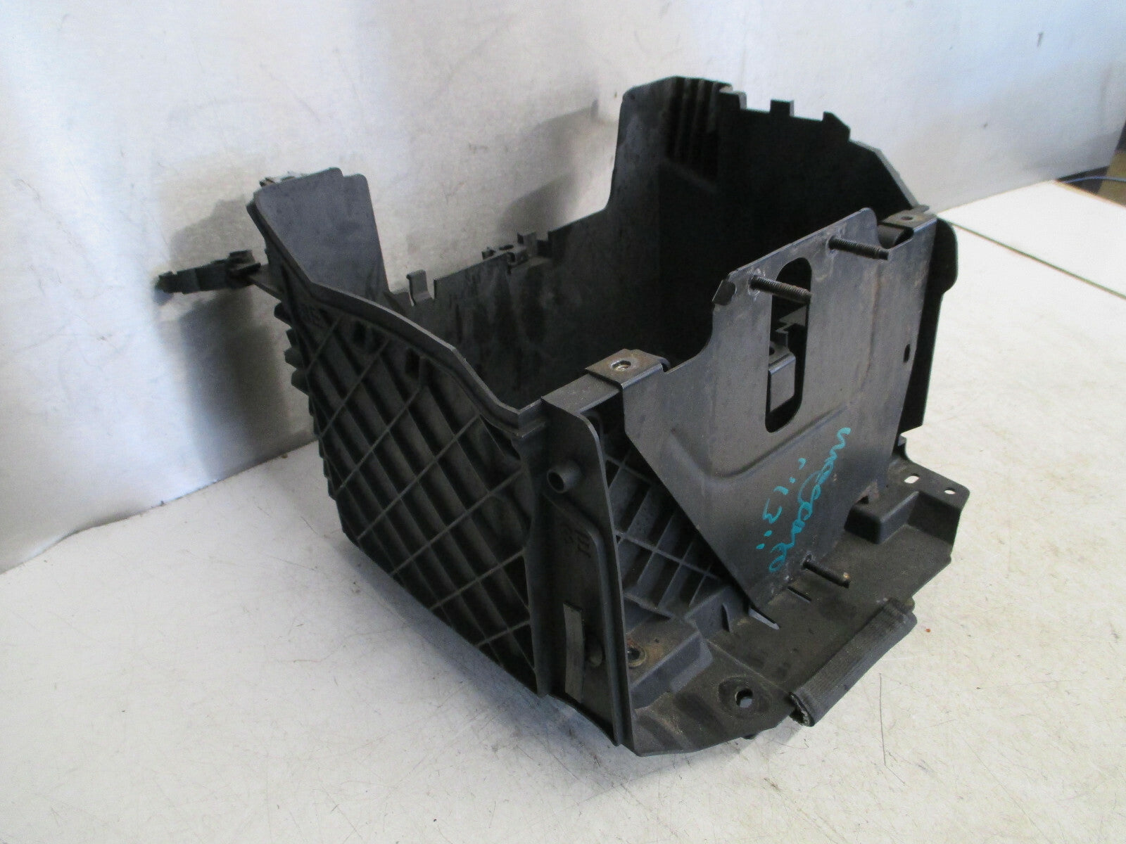 RENAULT MEGANE MK3 2013 BATTERY BOX TRAY SUPPORT CRADLE TIE DOWN 244289148R