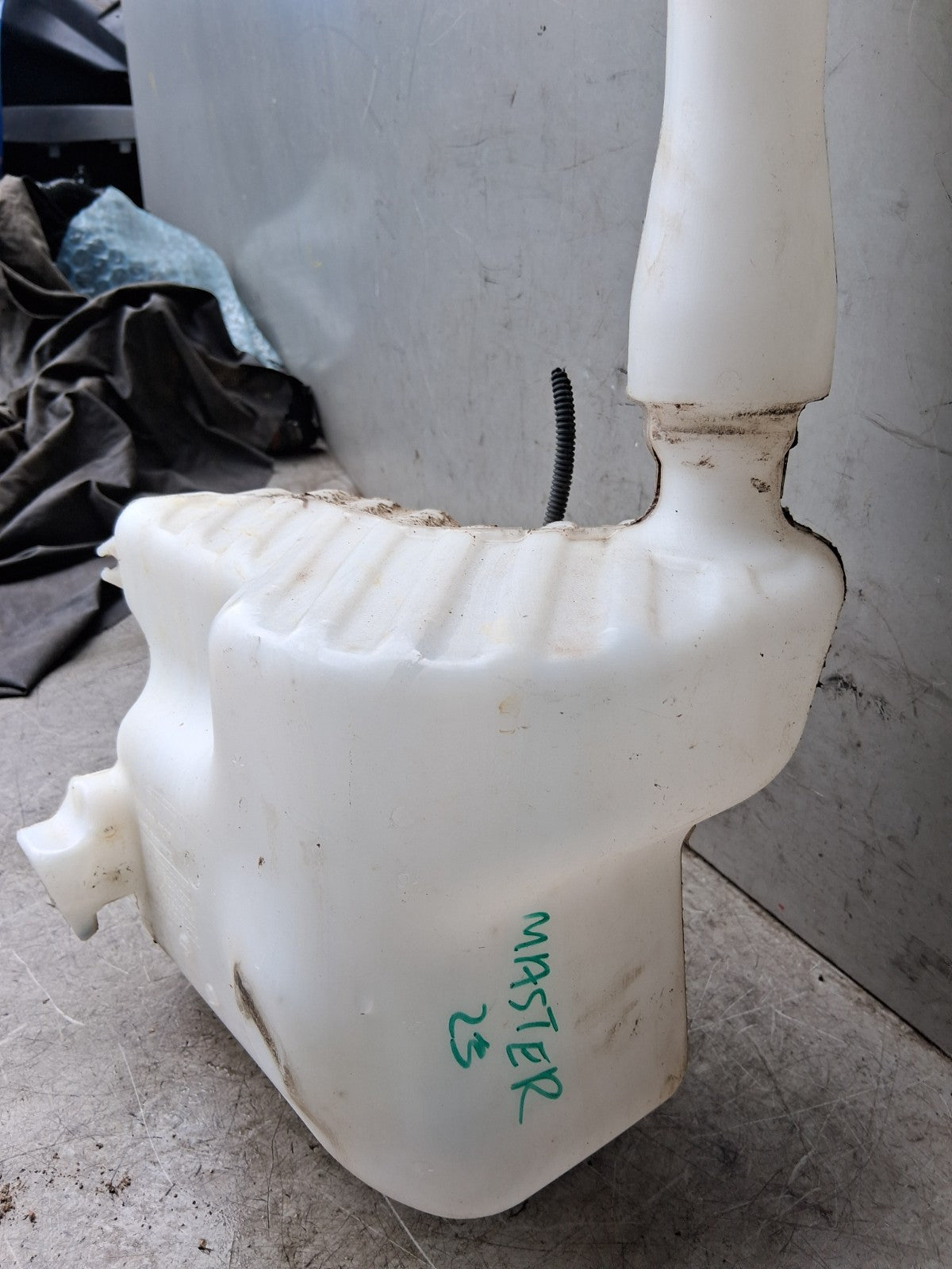 2023 RENAULT MASTER MK3 FRONT WINDSCREEN WASHER BOTTLE RESERVOIR 2891000028R