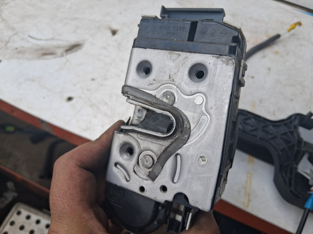 MERCEDES BENZ SPRINTER W906 2016 OSF DRIVER FRONT DOOR LOCK HANDLE A9067201835