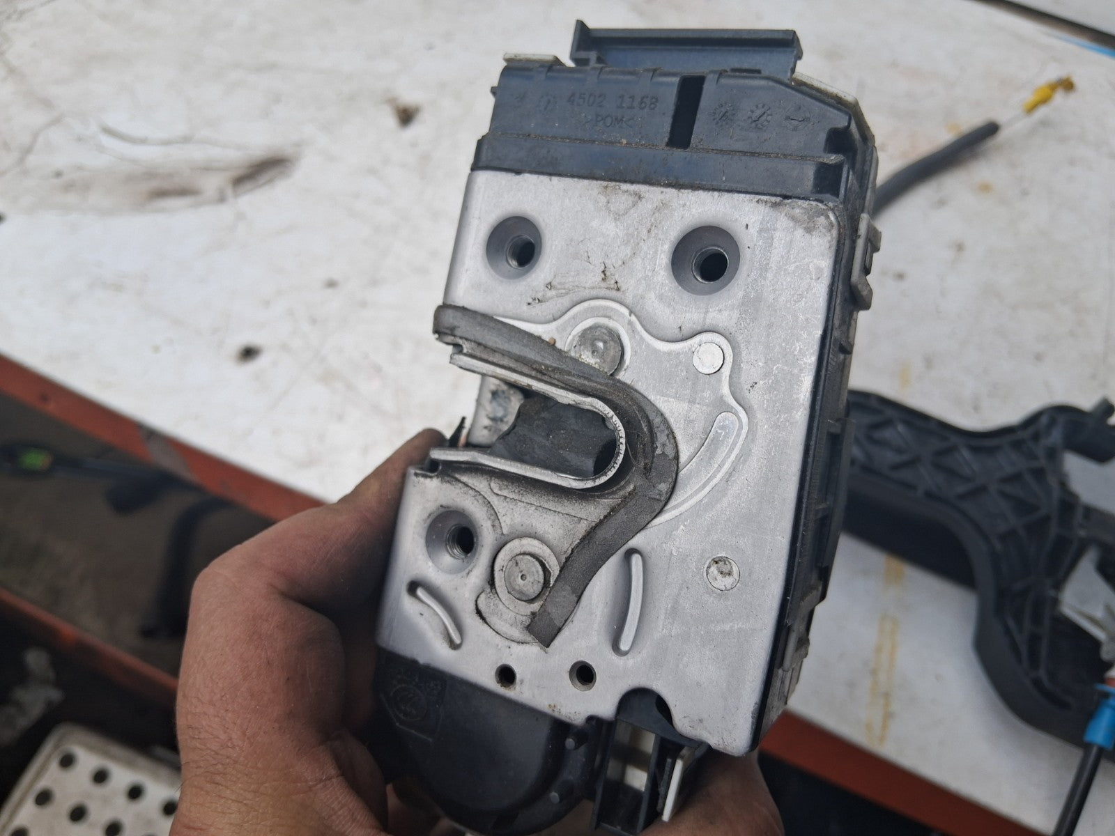 MERCEDES BENZ SPRINTER W906 2016 OSF DRIVER FRONT DOOR LOCK HANDLE A9067201835