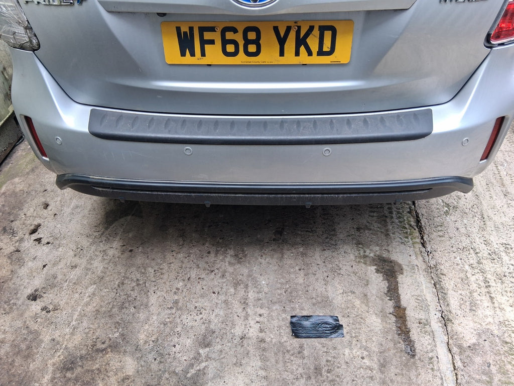 2018 TOYOTA PRIUS V PLUS XW40 COMPLETE REAR BUMPER WITH PDC SENSORS SLIVER