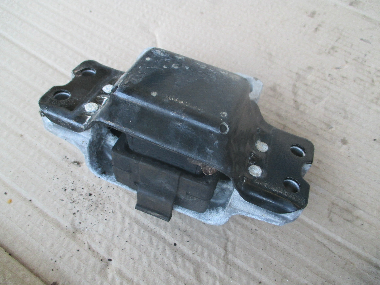 VW VOLKSWAGEN GOLF MK6 2012 NSF PASSENGER SIDE ENGINE GEARBOX MOUNT 1K0199555