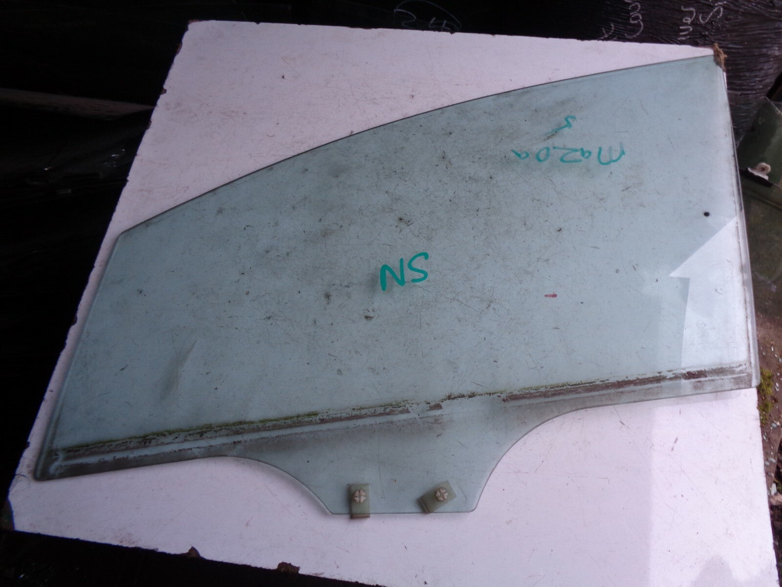 MAZDA 5 NS PASSENGER SIDE FRONT DOOR WINDOW GLASS