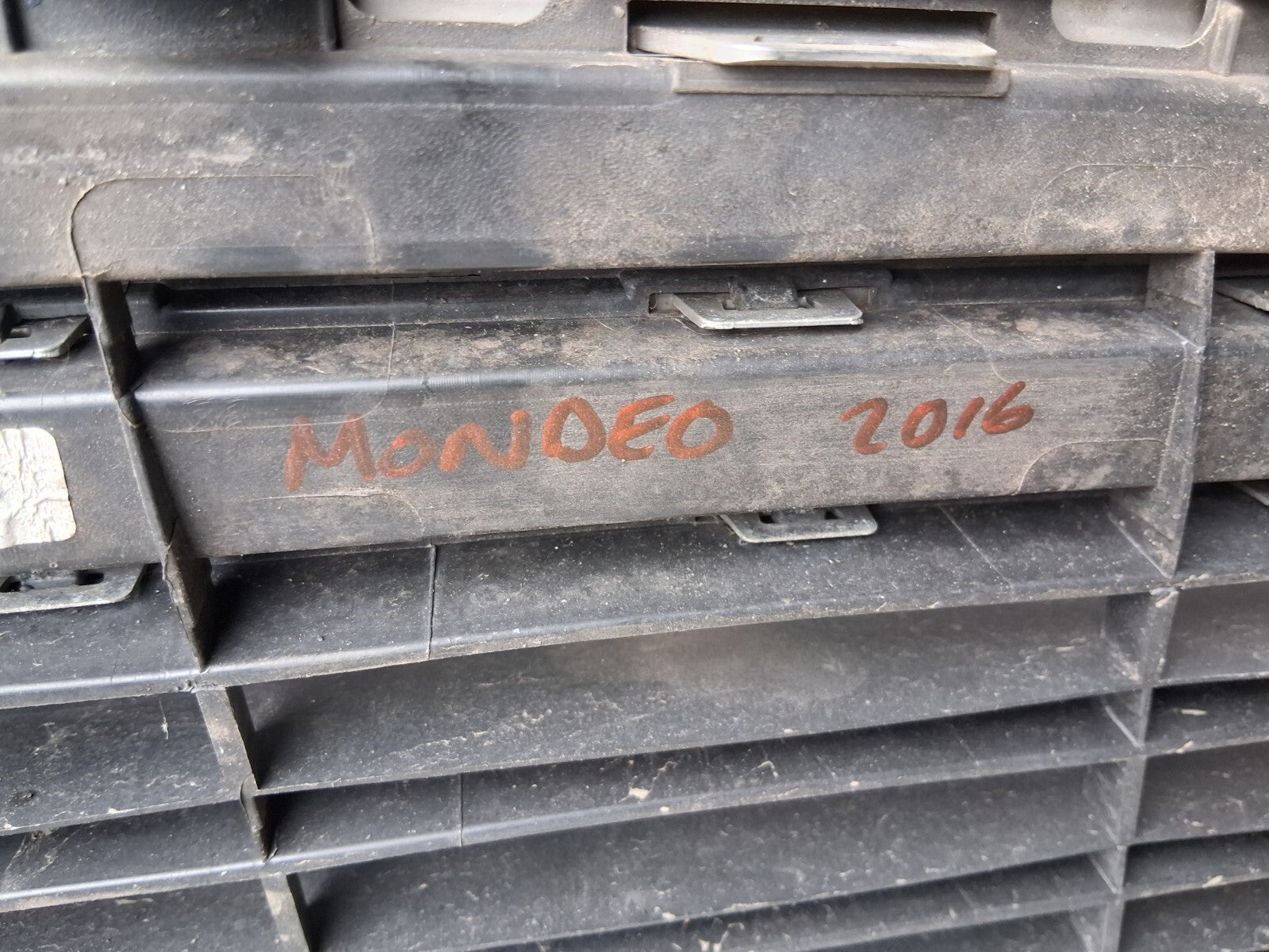 FORD MONDEO MK5 2016 FRONT BUMPER UPPER CENTRE GRILLE TRIM C1BB17B968A