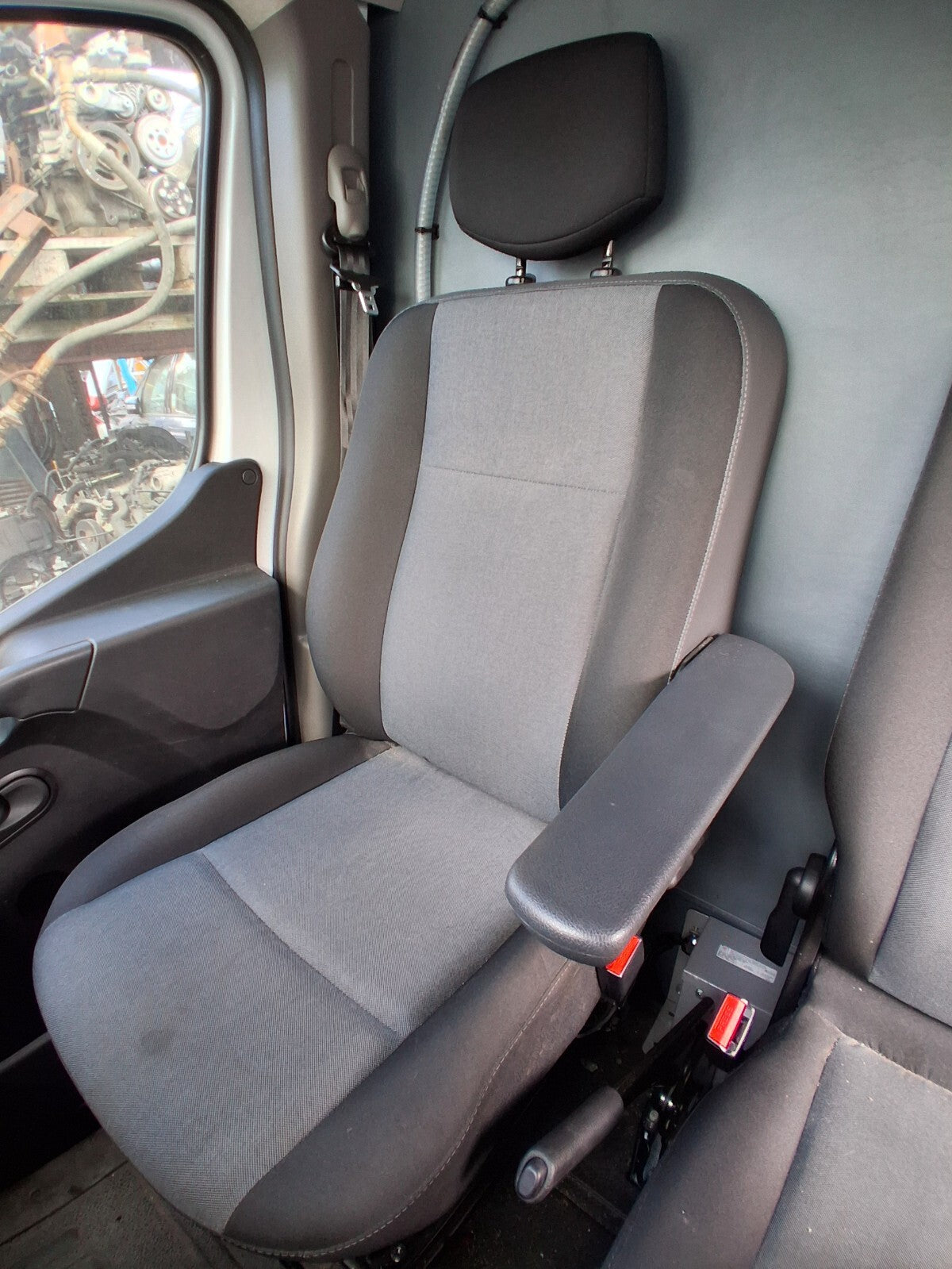 2024 NISSAN INTERSTAR MK2 OSF DRIVER SIDE FRONT SINGLE SEAT WITH LEATHER ARMREST