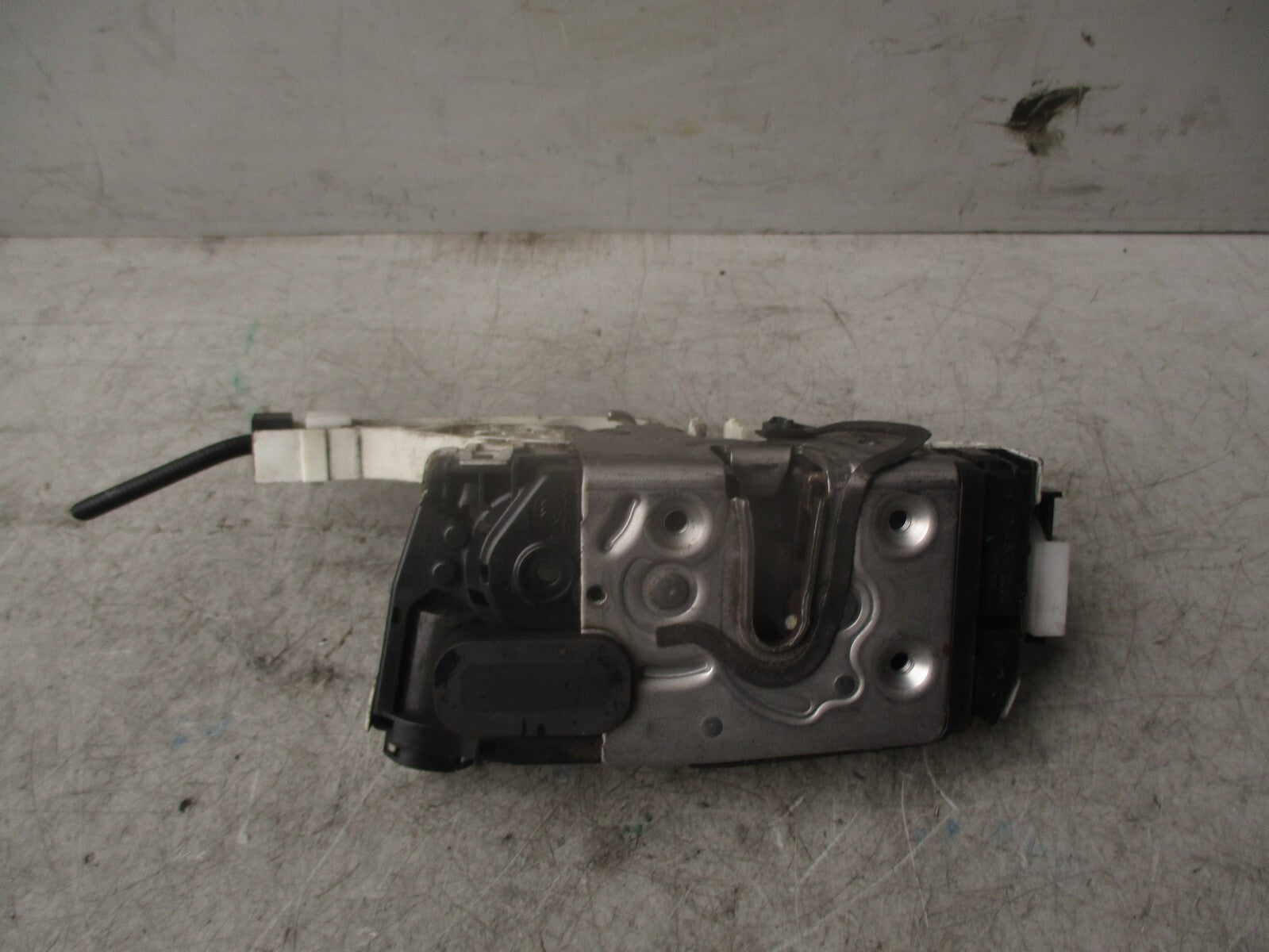 2013 MERCEDES BENZ SPRINTER W906 OSR DRIVER REAR SLIDING DOOR LOCK A9067401035