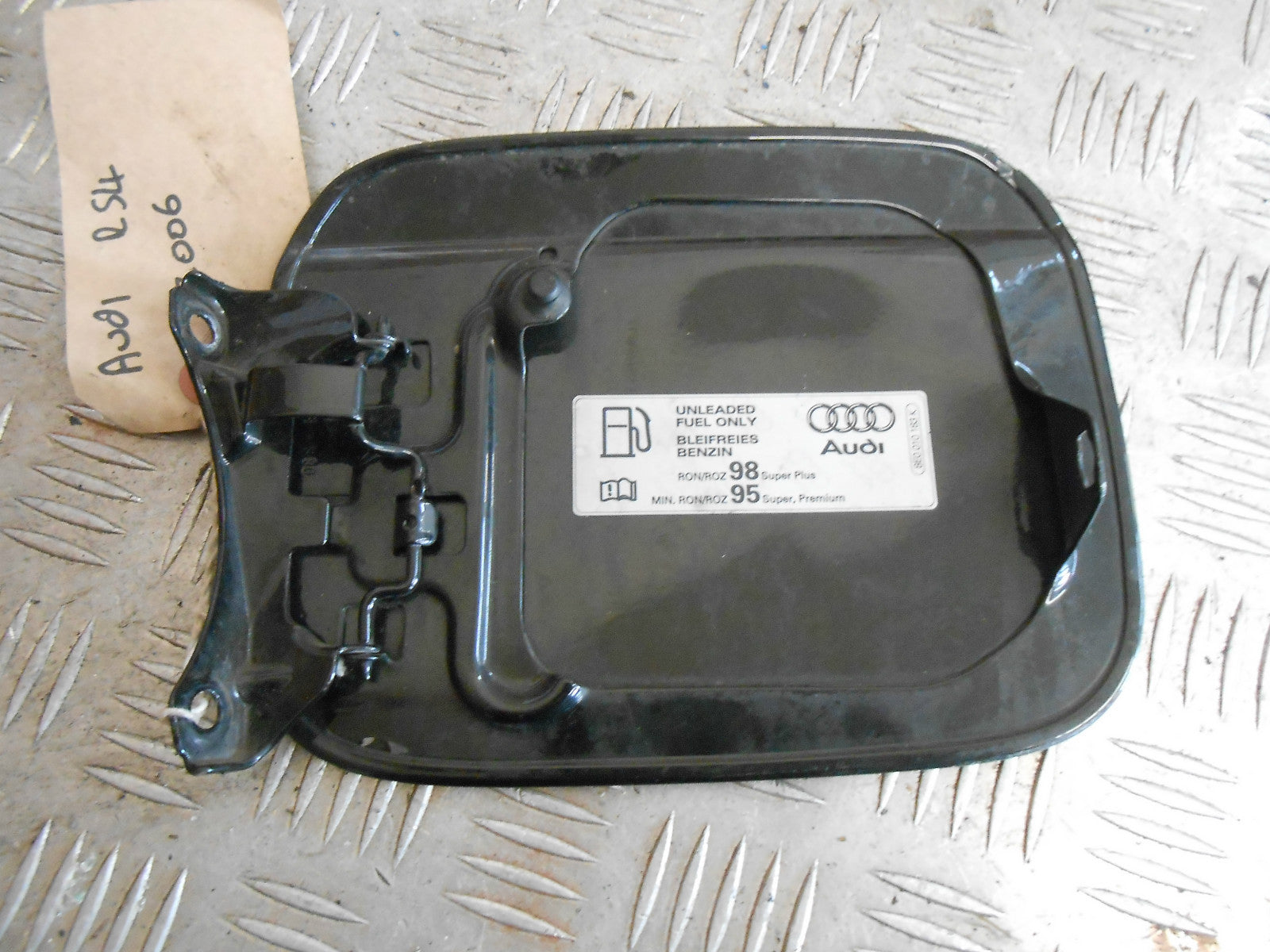 AUDI A4 RS4 8EC 2006 FUEL CAP COVER DOOR FLAP BLACK