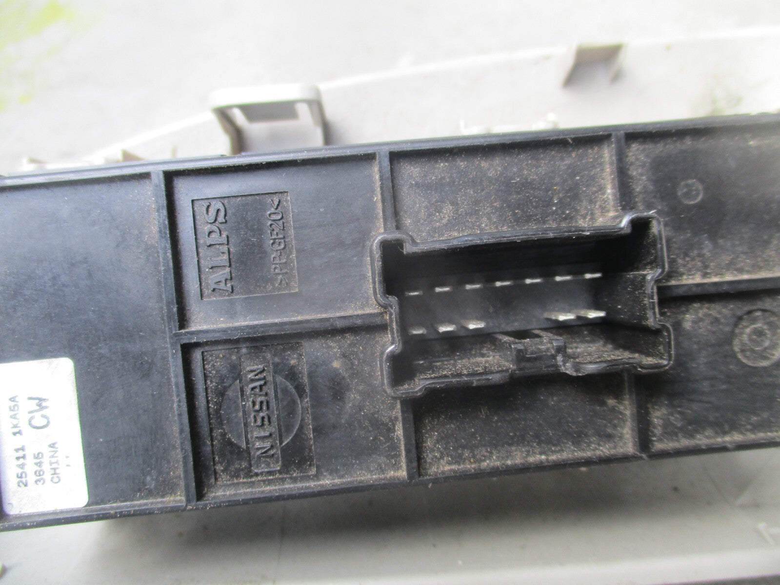 NISSAN JUKE F16 2016 NSF PASSENGER SIDE LEFT DOOR FRONT WINDOW SWITCH 254111KA5A