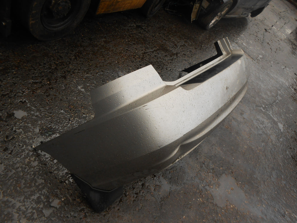 KIA CARENS MK2 FACELIFT 2004 REAR BACK PLASTIC BUMPER SILVER DAMAGED