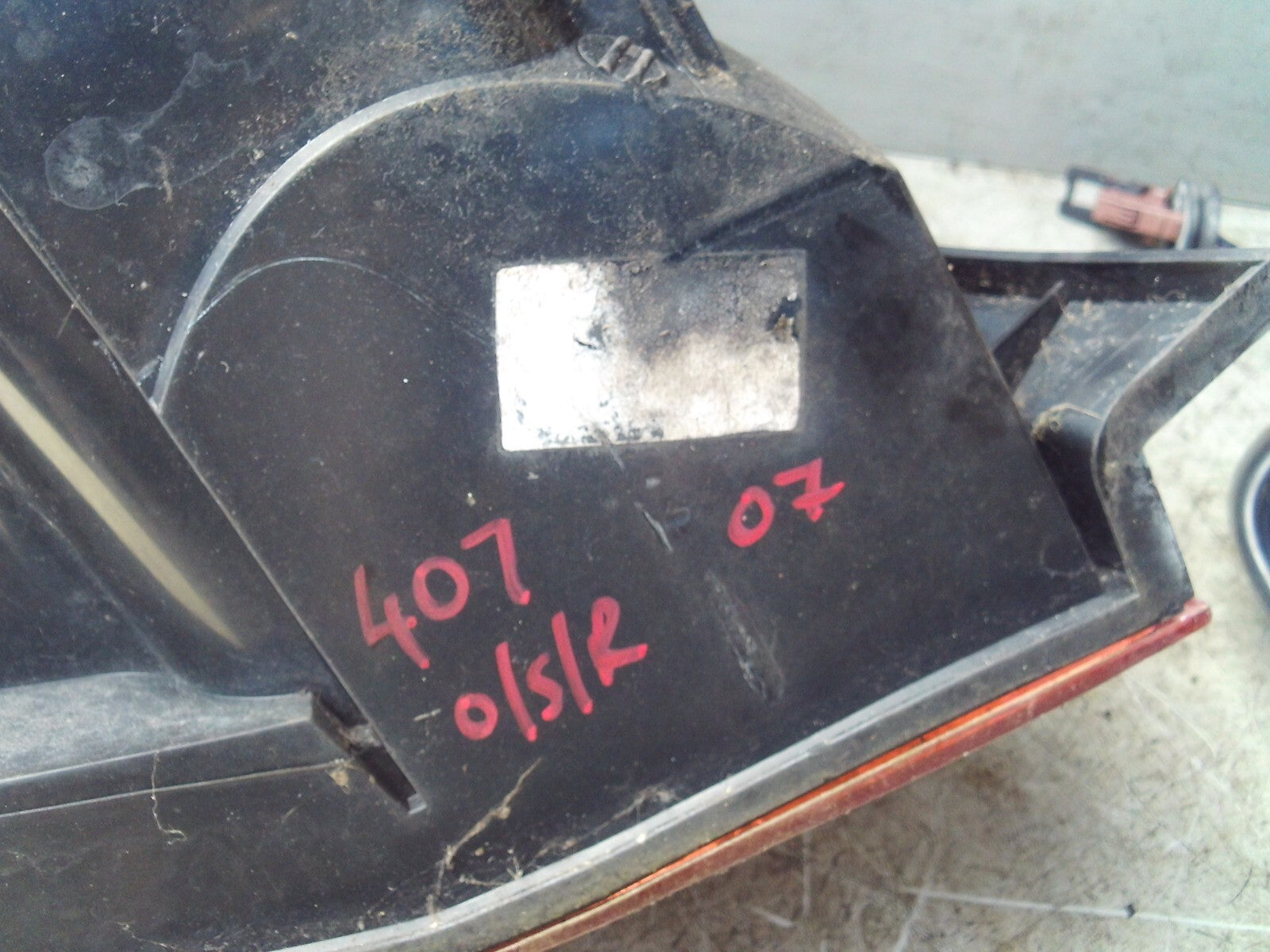 2007 PEUGEOT 407 TAILGATE LIGHT DRIVER SIDE REAR