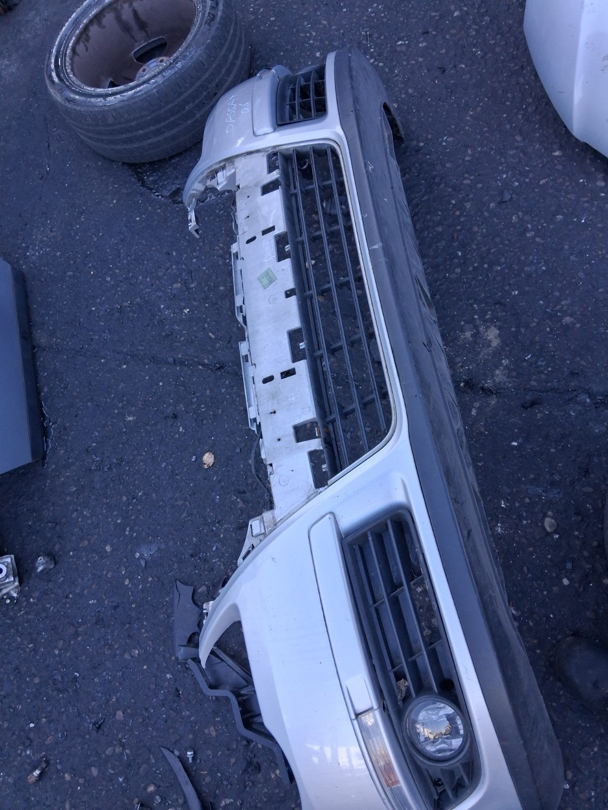 2006 VW VOLKSWAGEN PASSAT B6 ESTATE COMPLETE FRONT BUMPER WITH GRILLE FOG LIGHTS