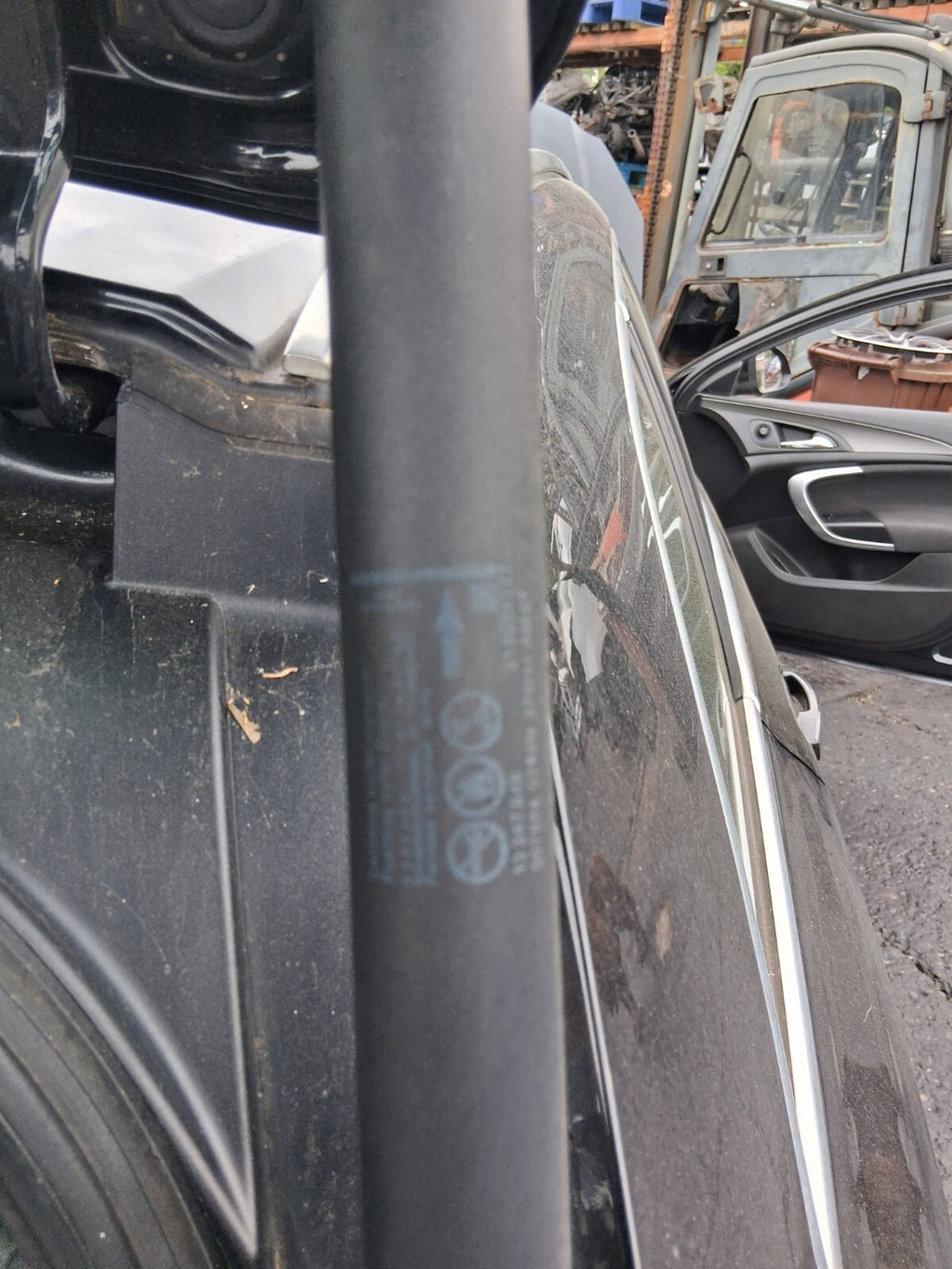 2011 VAUXHALL INSIGNIA ESTATE MK1 OS DRIVER SIDE TAILGATE GAS STRUT BOOT LIFTER