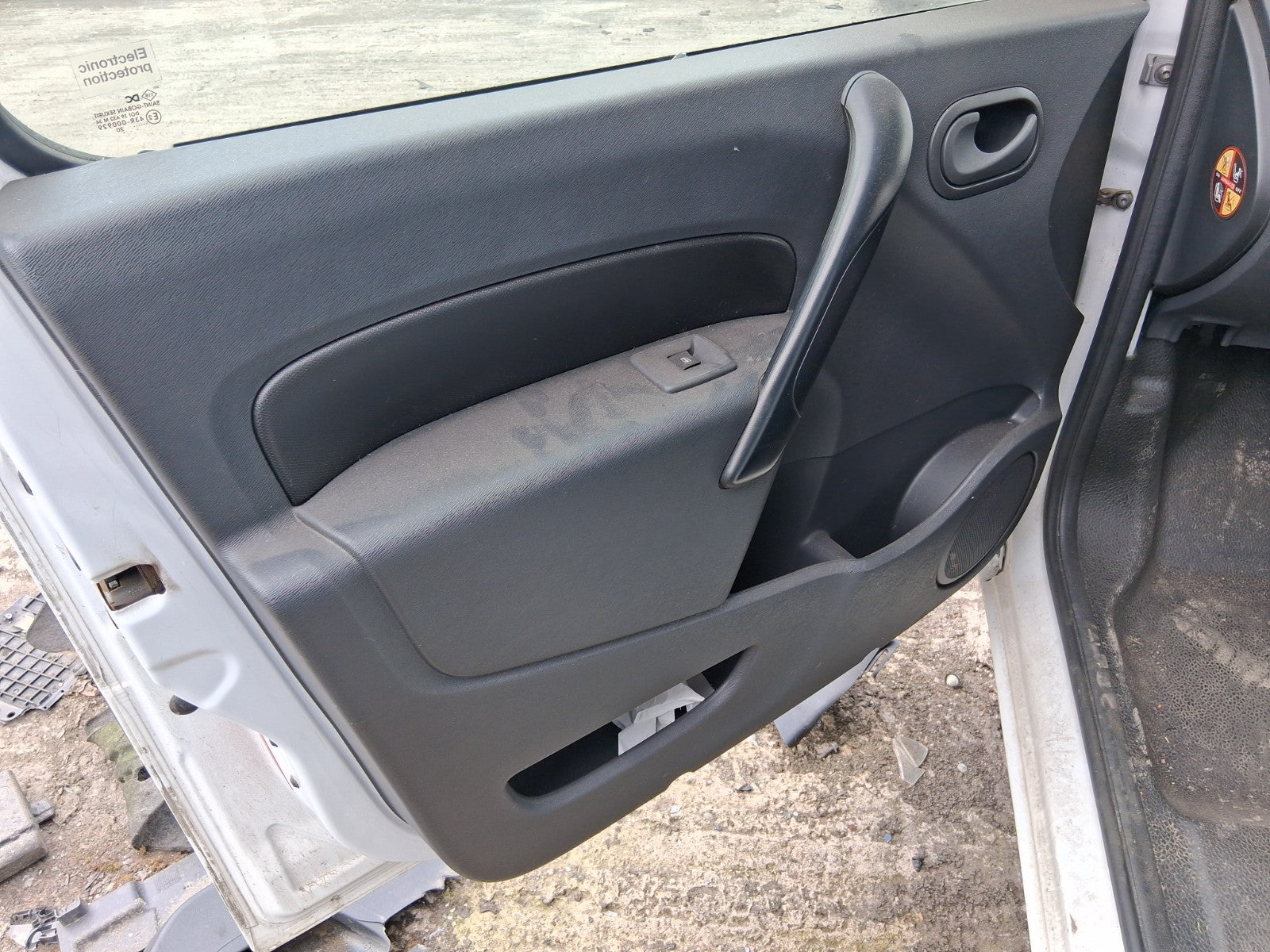 2020 RENAULT KANGOO MK2 FACELIFT NSF PASSENGER SIDE FRONT LEFT DOOR CARD PANEL