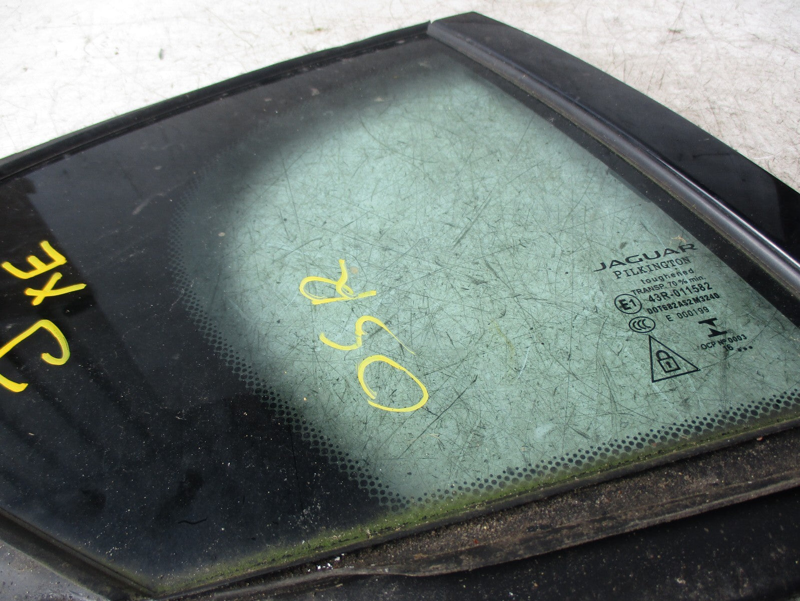 JAGUAR XE 2017 OSR DRIVER SIDE REAR DOOR QUARTER WINDOW GLASS
