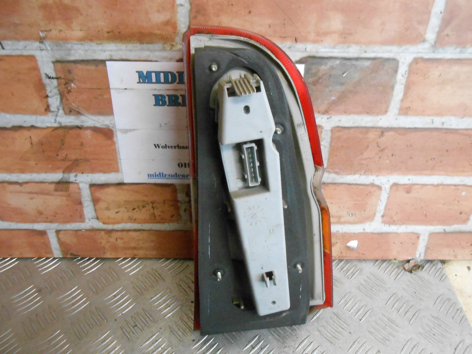 FORD ESCORT ESTATE MK7 2000 NSR PASSENGER SIDE REAR BRAKE TAIL LIGHT 91AG13A603