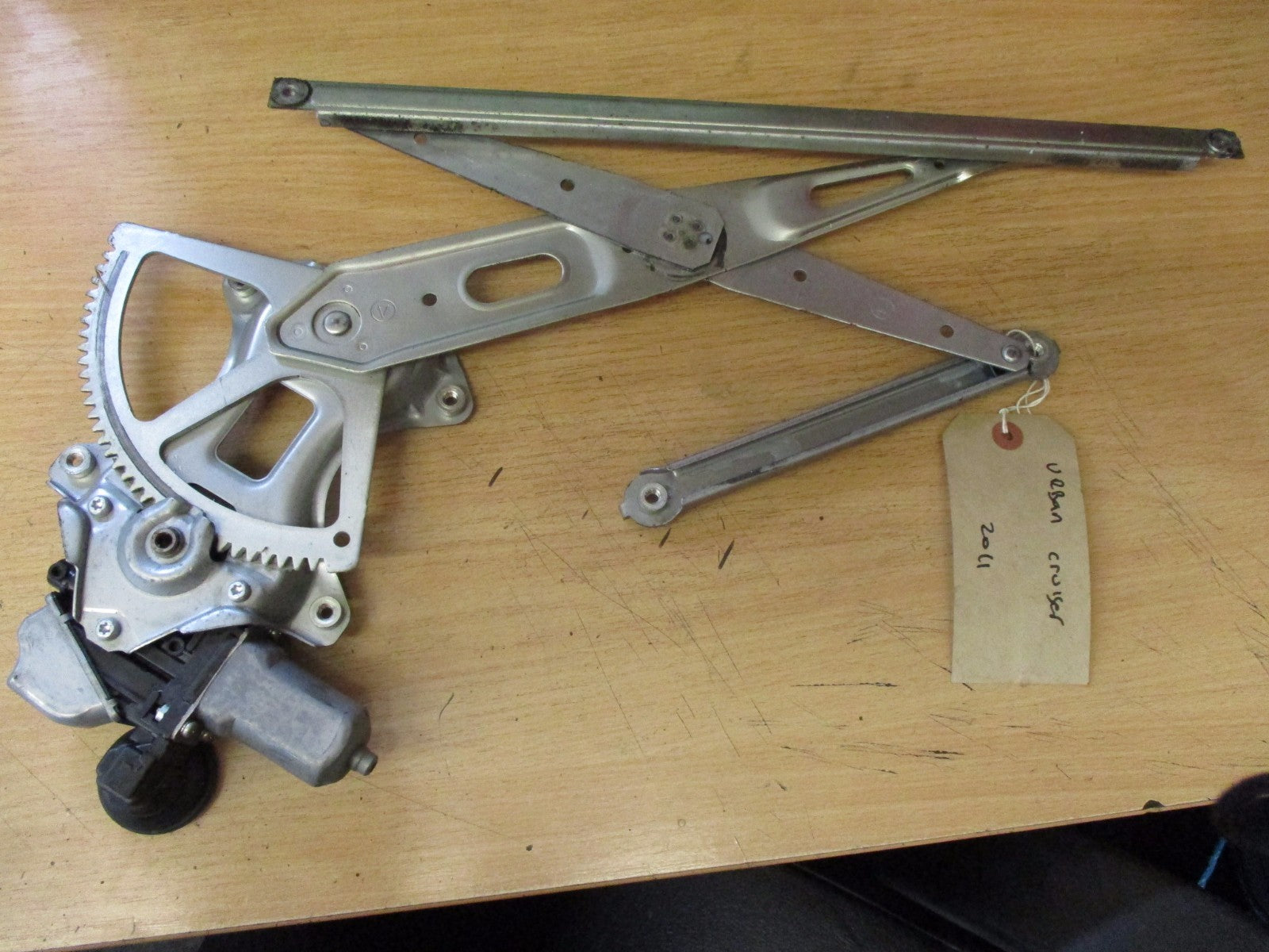 TOYOTA URBAN CRUISER 2011 OSF DRIVER FRONT WINDOW REGULATOR MOTOR 85710-30400