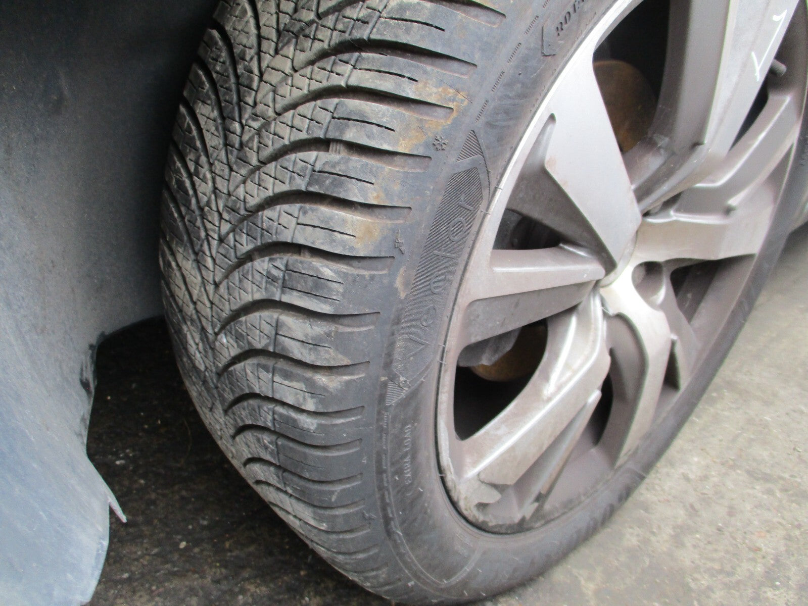 PEUGEOT 2008 2018 MK1 17 INCH ALLOY WHEEL WITH TYRE 205/50R17 REF 1
