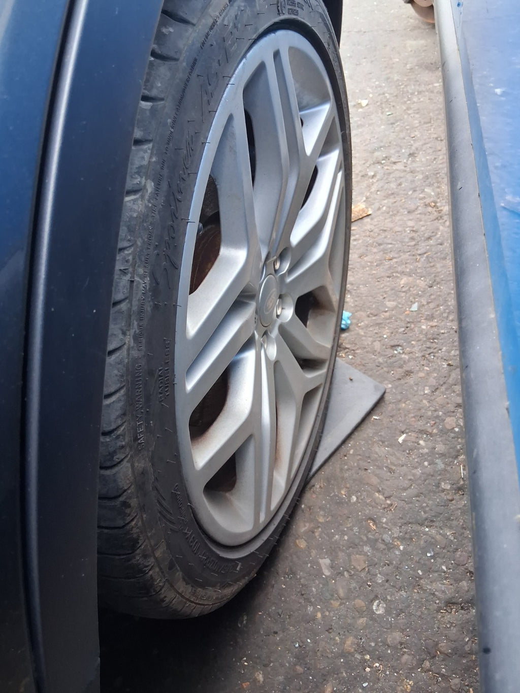2016 RANGE ROVER EVOQUE L538 20 INCH ALLOY WHEEL WITH TYRE 245/45ZR20 REF 3