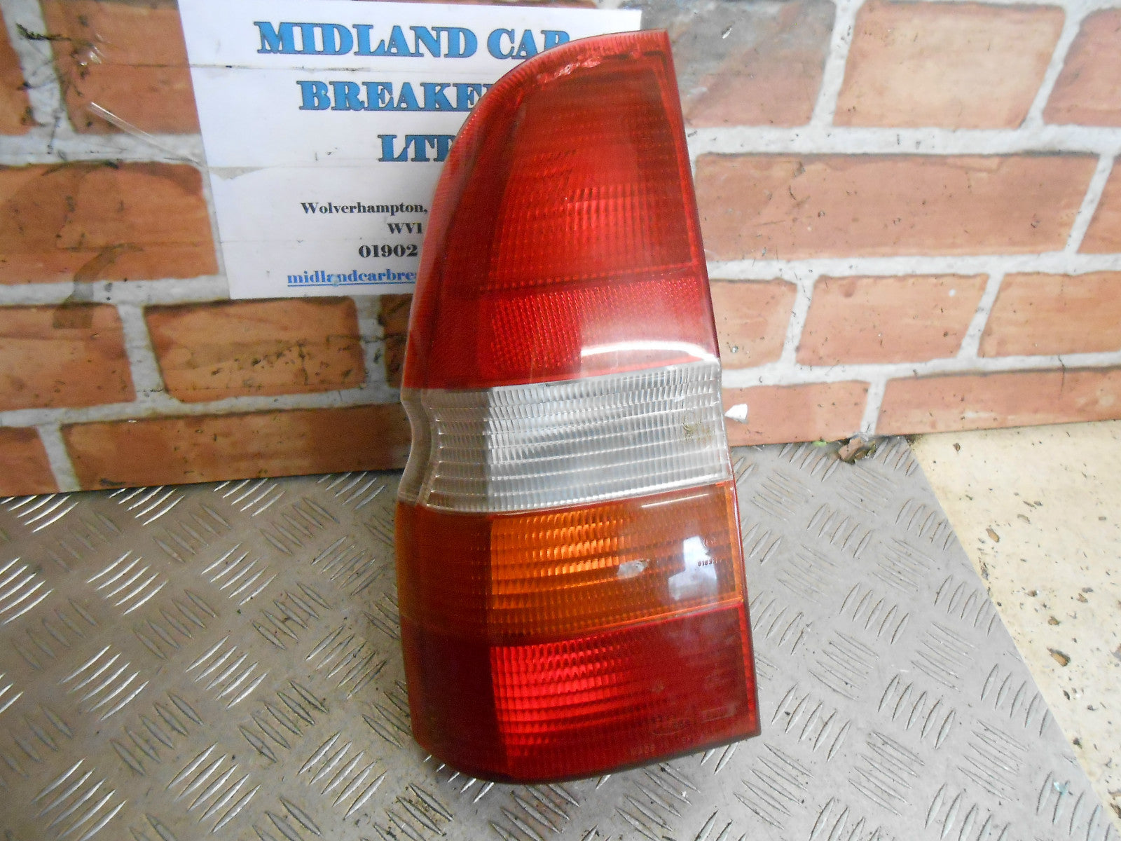 FORD ESCORT ESTATE MK7 2000 NSR PASSENGER SIDE REAR BRAKE TAIL LIGHT 91AG13A603