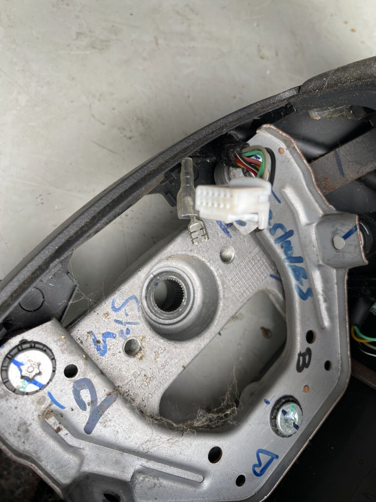 HYUNDAI I10 2015 MULTIFUNCTION LEATHER STEERING WHEEL 56130-B4000