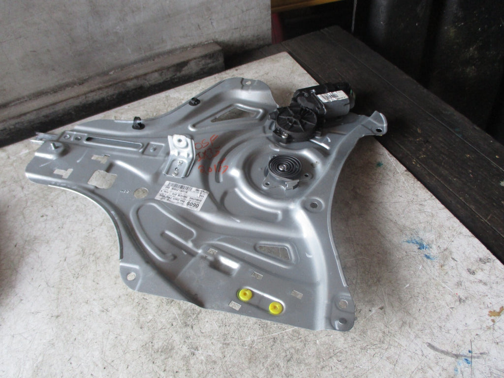 HYUNDAI I40 2012 OSF DRIVER SIDE FRONT WINDOW MOTOR REGULATOR