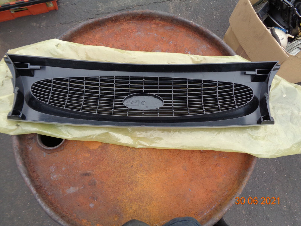 FORD FIESTA MK4 COMPLETE FRONT MAIN CENTRE BUMPER GRILL SILVER 96FB8200ACW